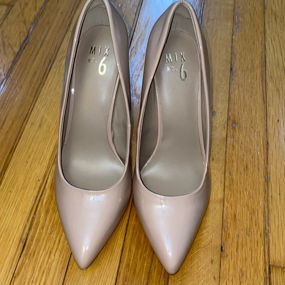 Mix No. 6 Cream /nude Heels Classic Pointed-Toe Pumps - Picture 3 of 16